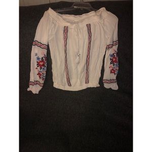 White off the shoulders long sleeves top